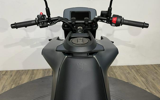 2024 Husqvarna Svartpilen 401