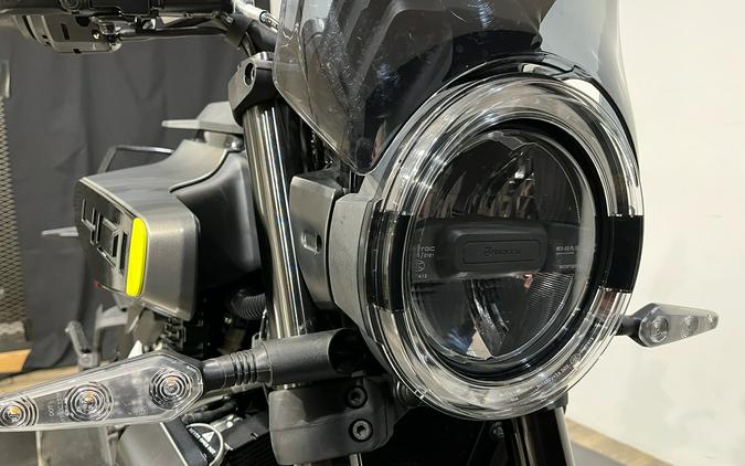 2024 Husqvarna Svartpilen 401