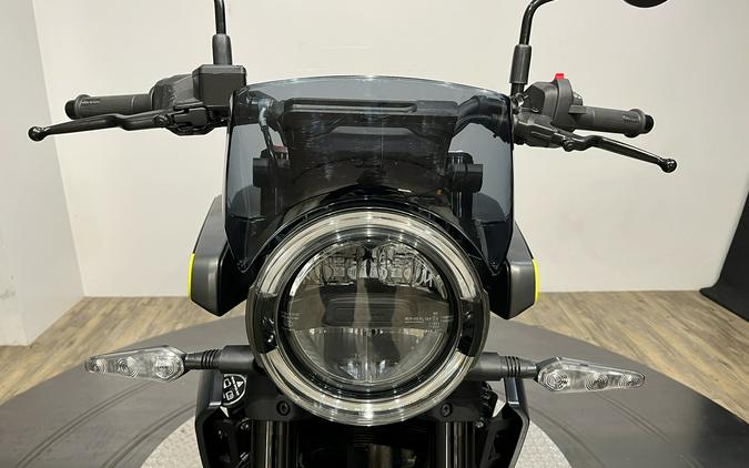 2024 Husqvarna Svartpilen 401