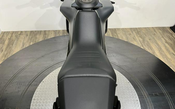 2024 Husqvarna Svartpilen 401