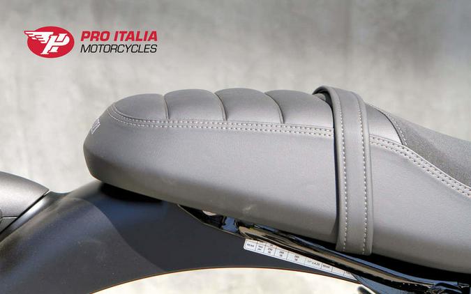 2023 Moto Guzzi V7 Stone