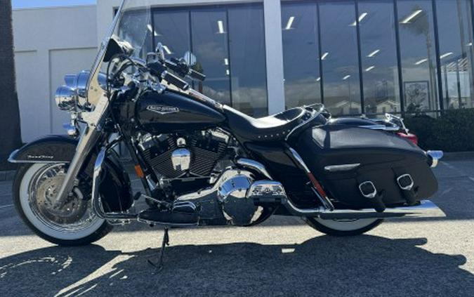 2005 Harley-Davidson FLHRCI Road King® Classic