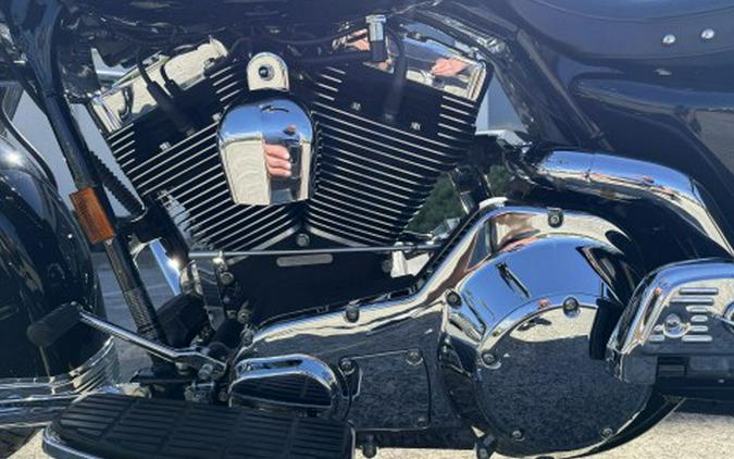 2005 Harley-Davidson FLHRCI Road King® Classic