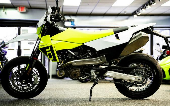 2026 Husqvarna Supermoto 701