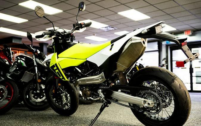 2026 Husqvarna Supermoto 701