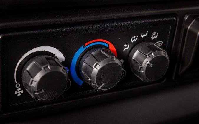 2026 Can-Am Defender MAX Limited HD11 Desert Tan & Carbon Blac