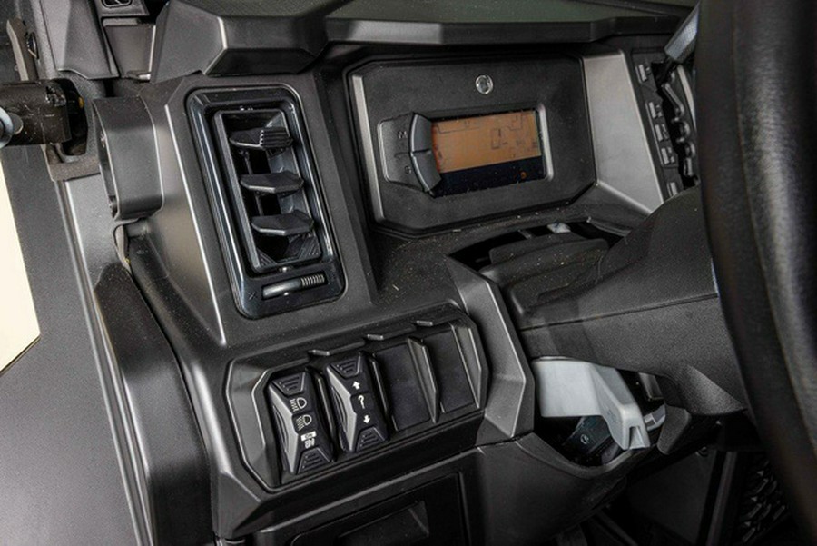 2026 Can-Am Defender MAX Limited HD11 Desert Tan & Carbon Blac