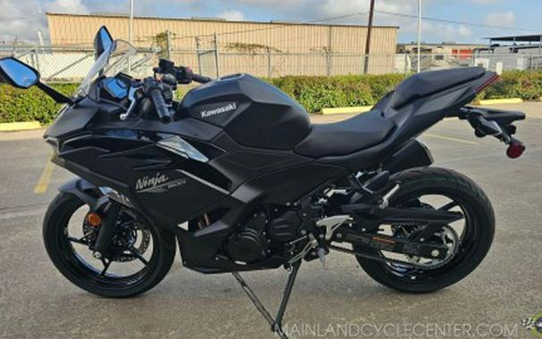 2026 Kawasaki Ninja® 500 ABS