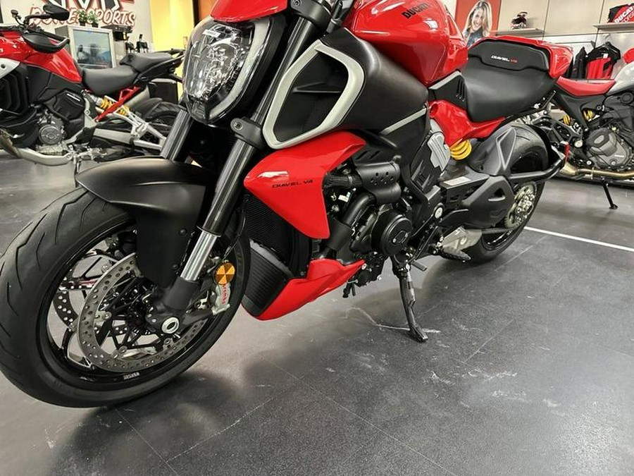 2023 Ducati Diavel V4 Ducati Red