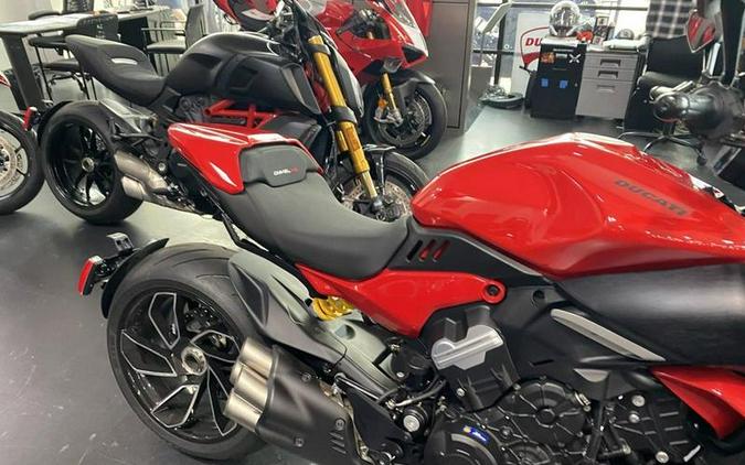 2023 Ducati Diavel V4 Ducati Red