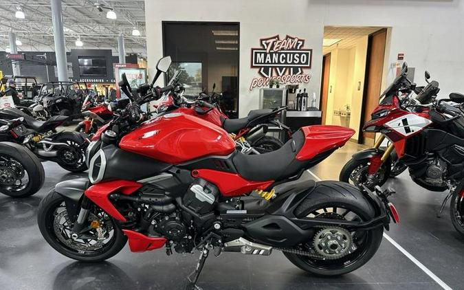 2023 Ducati Diavel V4 Ducati Red