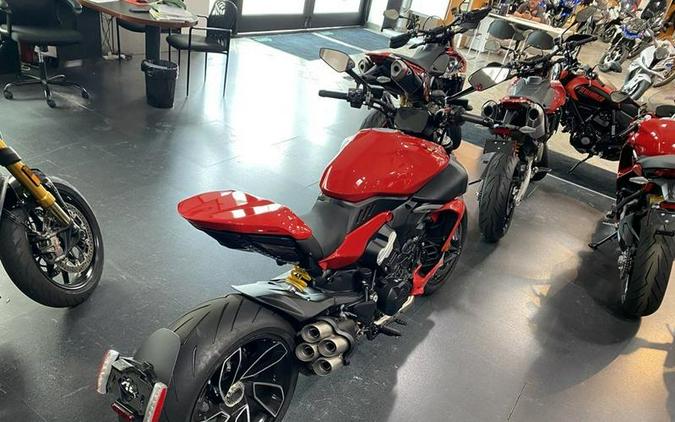 2023 Ducati Diavel V4 Ducati Red