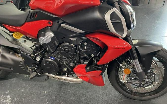 2023 Ducati Diavel V4 Ducati Red