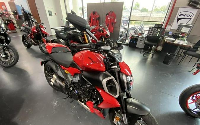 2023 Ducati Diavel V4 Ducati Red