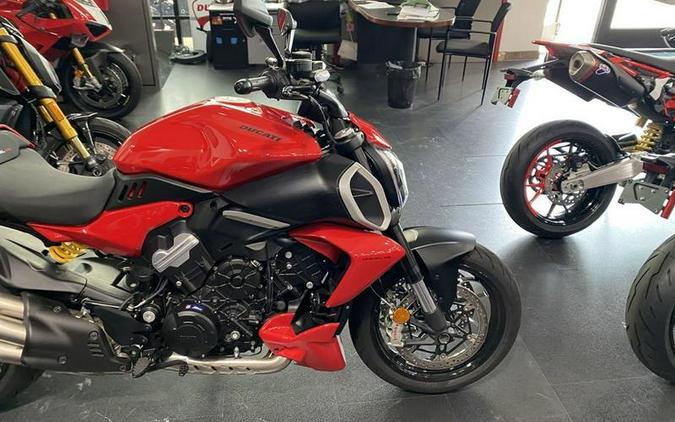 2023 Ducati Diavel V4 Ducati Red