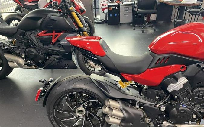 2023 Ducati Diavel V4 Ducati Red