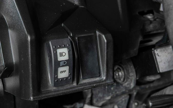 2022 Can-Am Commander MAX DPS