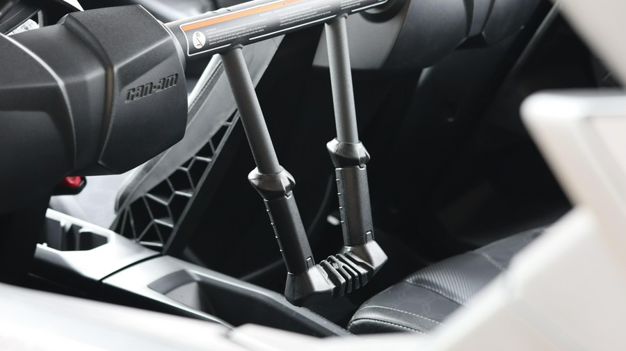 2026 CAN-AM MAVERICK R MAX X WITH SMARTSHOX 999T DCT