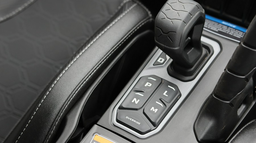 2026 CAN-AM MAVERICK R MAX X WITH SMARTSHOX 999T DCT