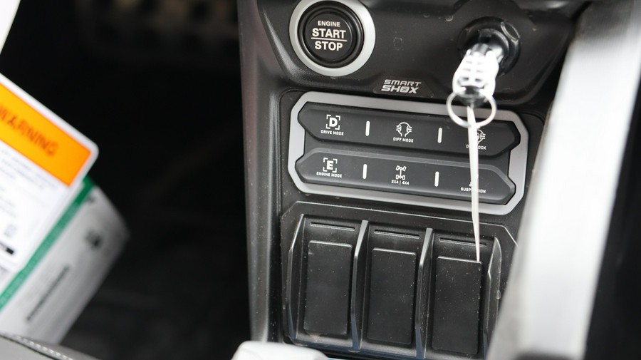 2026 CAN-AM MAVERICK R MAX X WITH SMARTSHOX 999T DCT