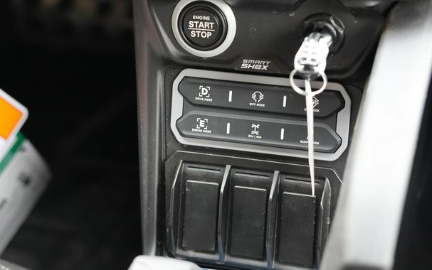 2026 CAN-AM MAVERICK R MAX X WITH SMARTSHOX 999T DCT