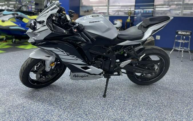 2025 Kawasaki NINJA® ZX™-4RR ABS
