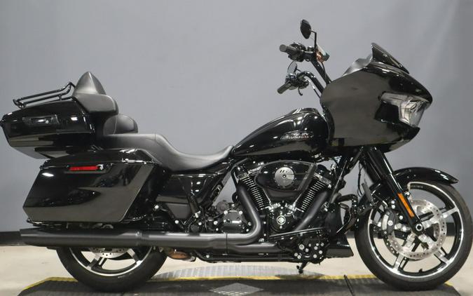 2024 Harley-Davidson Road Glide Vivid Black - Black Finish