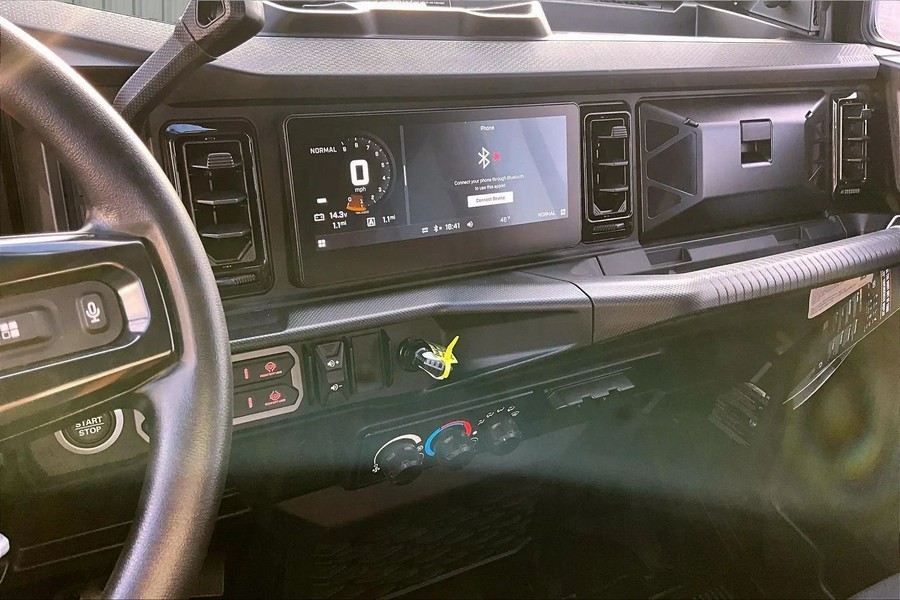 2026 Can-Am Defender Max Lone Star Cab HD11