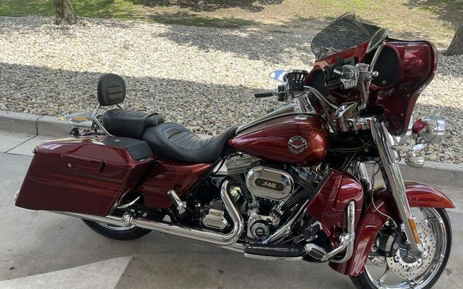 2013 Harley-Davidson® FLHRSE5 - CVO™ Road King®