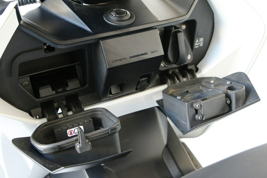 2023 BMW CE 04 Light White