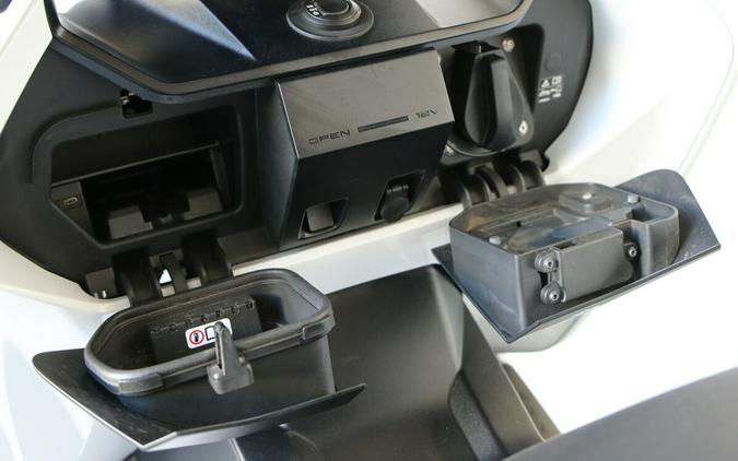 2023 BMW CE 04 Light White