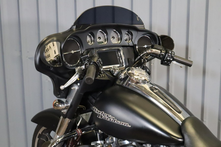 2017 Harley-Davidson Street Glide Special FLHXS