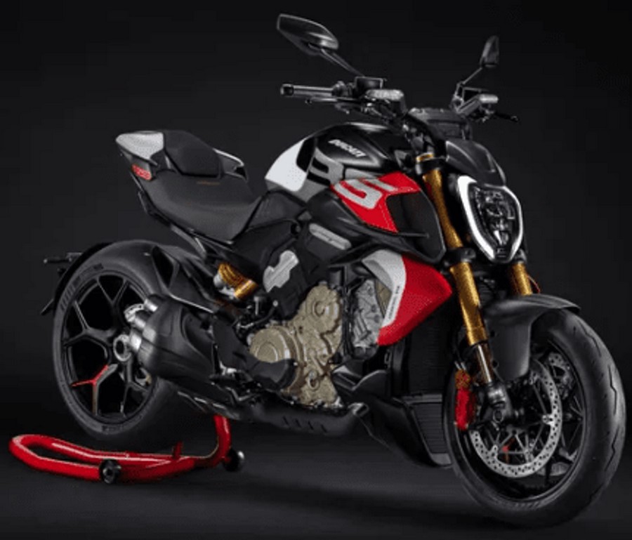 New 2026 Ducati Diavel V4 RS