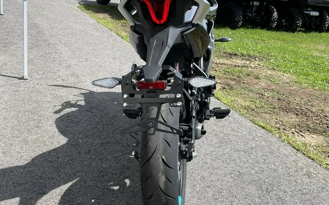 2023 CFMOTO 300SS