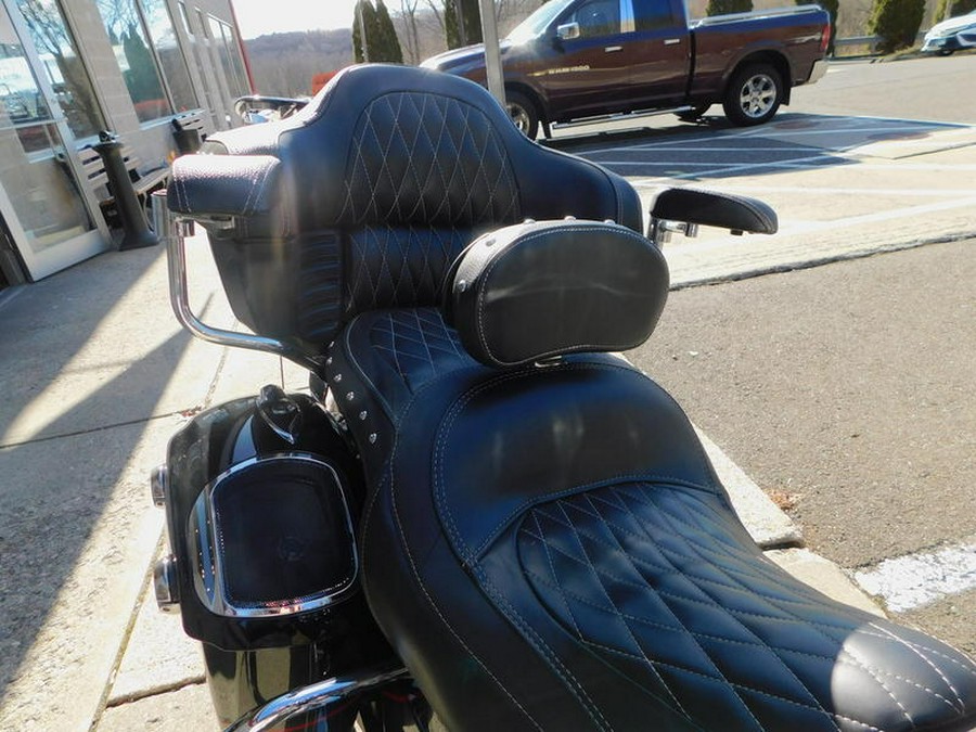 2020 Indian Motorcycle® Roadmaster® Elite Thunder Black Vivid Crystal Over Gunmetal Flake