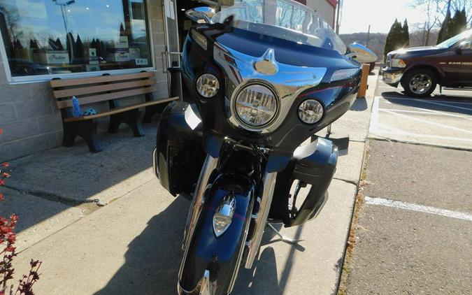 2020 Indian Motorcycle® Roadmaster® Elite Thunder Black Vivid Crystal Over Gunmetal Flake