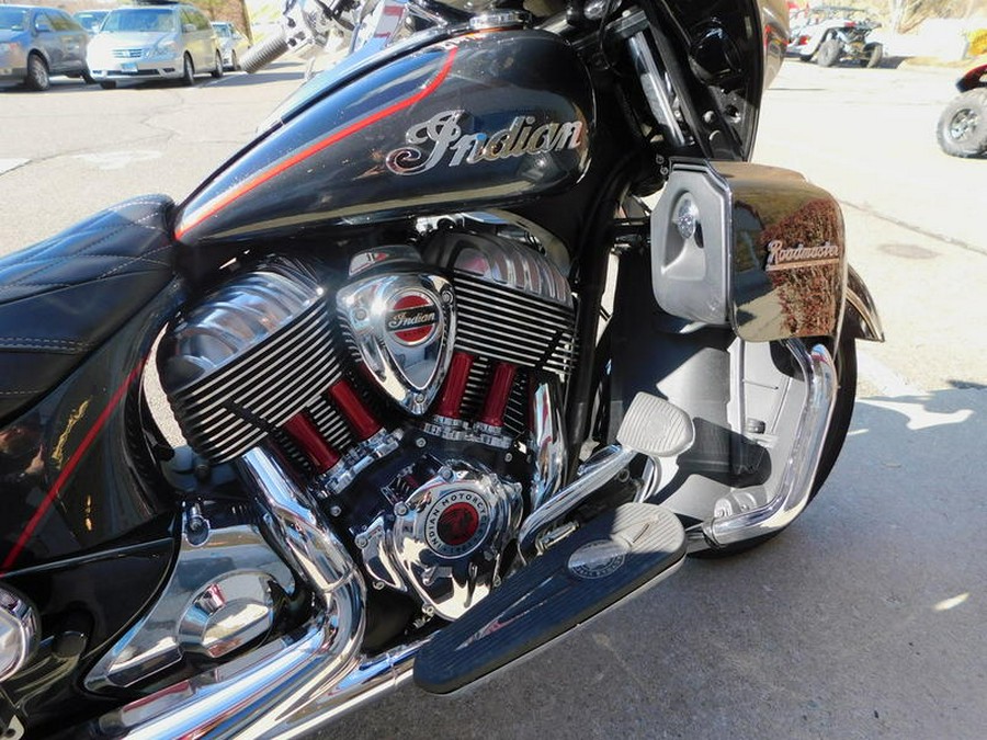 2020 Indian Motorcycle® Roadmaster® Elite Thunder Black Vivid Crystal Over Gunmetal Flake