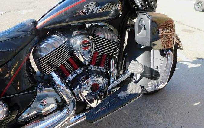 2020 Indian Motorcycle® Roadmaster® Elite Thunder Black Vivid Crystal Over Gunmetal Flake