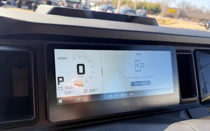 2026 Can-Am® Defender MAX XT HD11 With 10.25 in.display