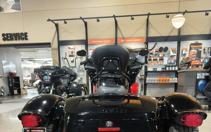 2023 Harley-Davidson® Road Glide® 3 Vivid Black - Black Finish