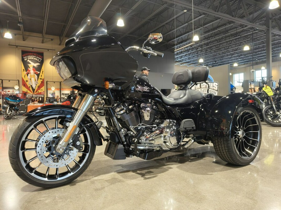 2023 Harley-Davidson® Road Glide® 3 Vivid Black - Black Finish
