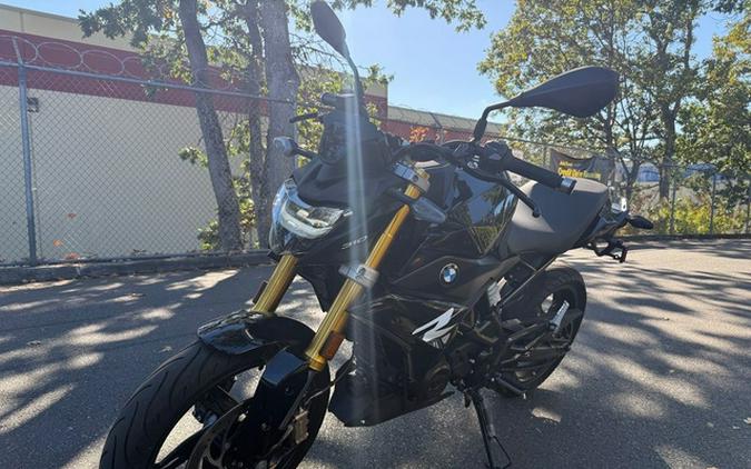 2022 BMW G 310 R Cosmic Black 2