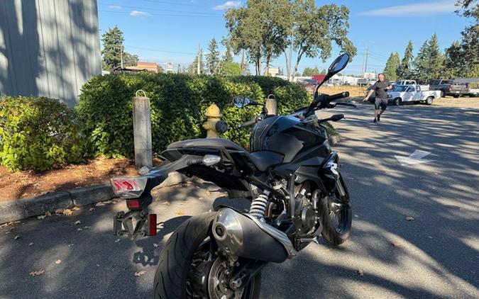 2022 BMW G 310 R Cosmic Black 2