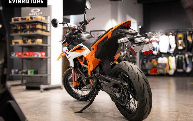 2025 KTM 390 SMC R
