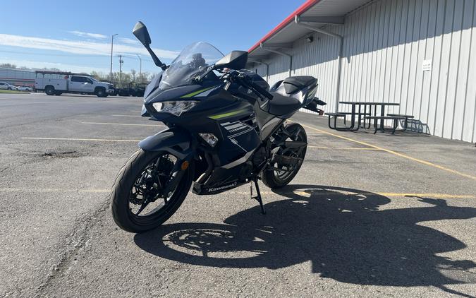 2022 Kawasaki Ninja® 400 Base