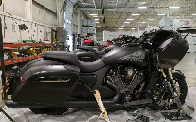 2025 Indian Motorcycle Challenger Dark Horse