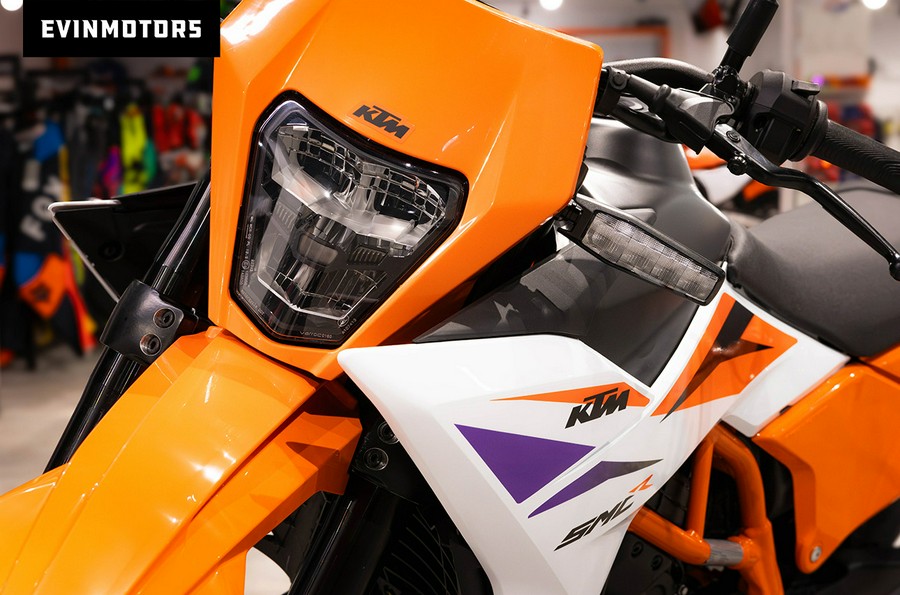 2025 KTM 390 SMC R