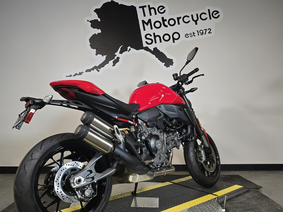 2027 Ducati MONSTER PLUS