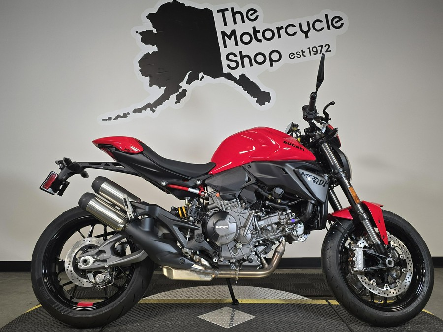 2027 Ducati MONSTER PLUS