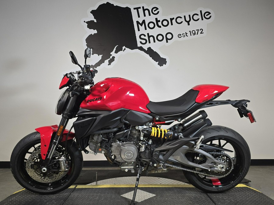 2027 Ducati MONSTER PLUS